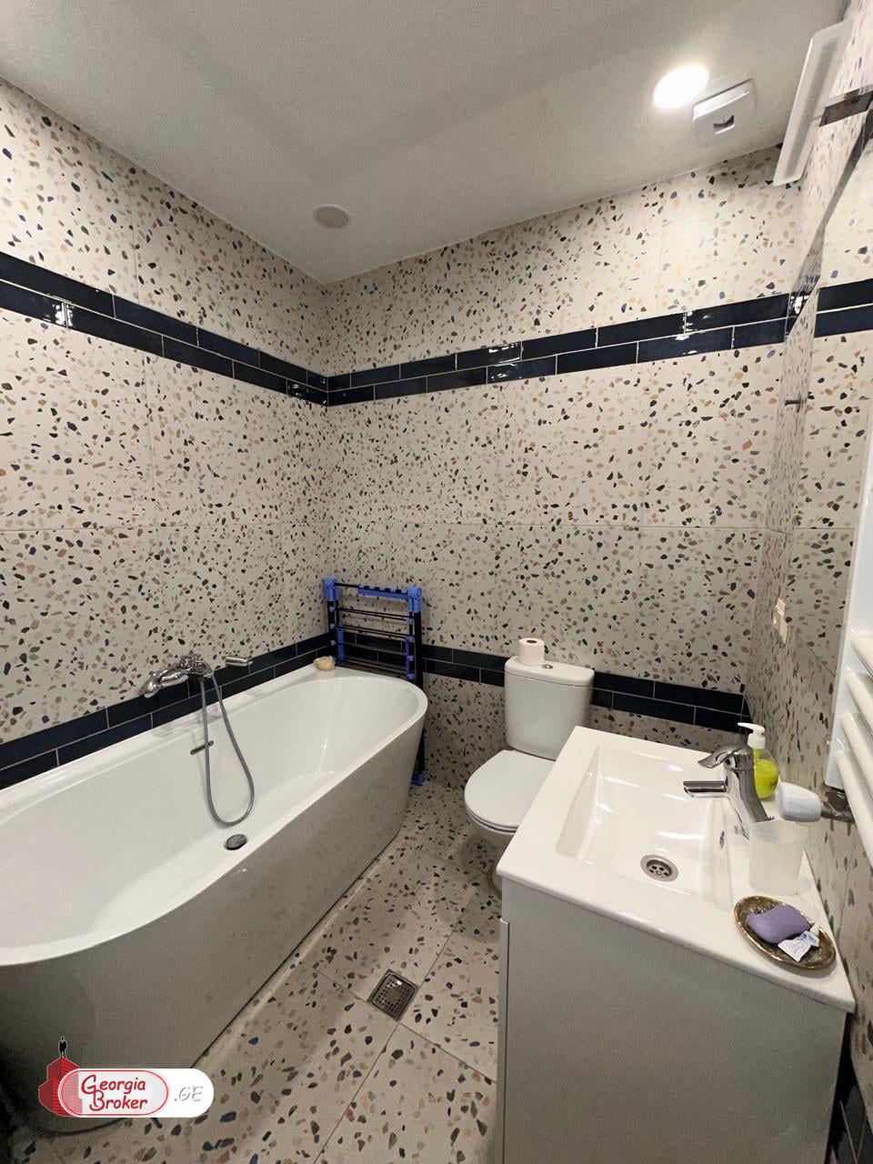 продается квартира с новым ремонтом 3-комнаты